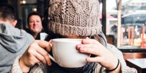 ele tem vergonha da namorada