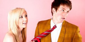 mulher quer atenção o tempo inteiro